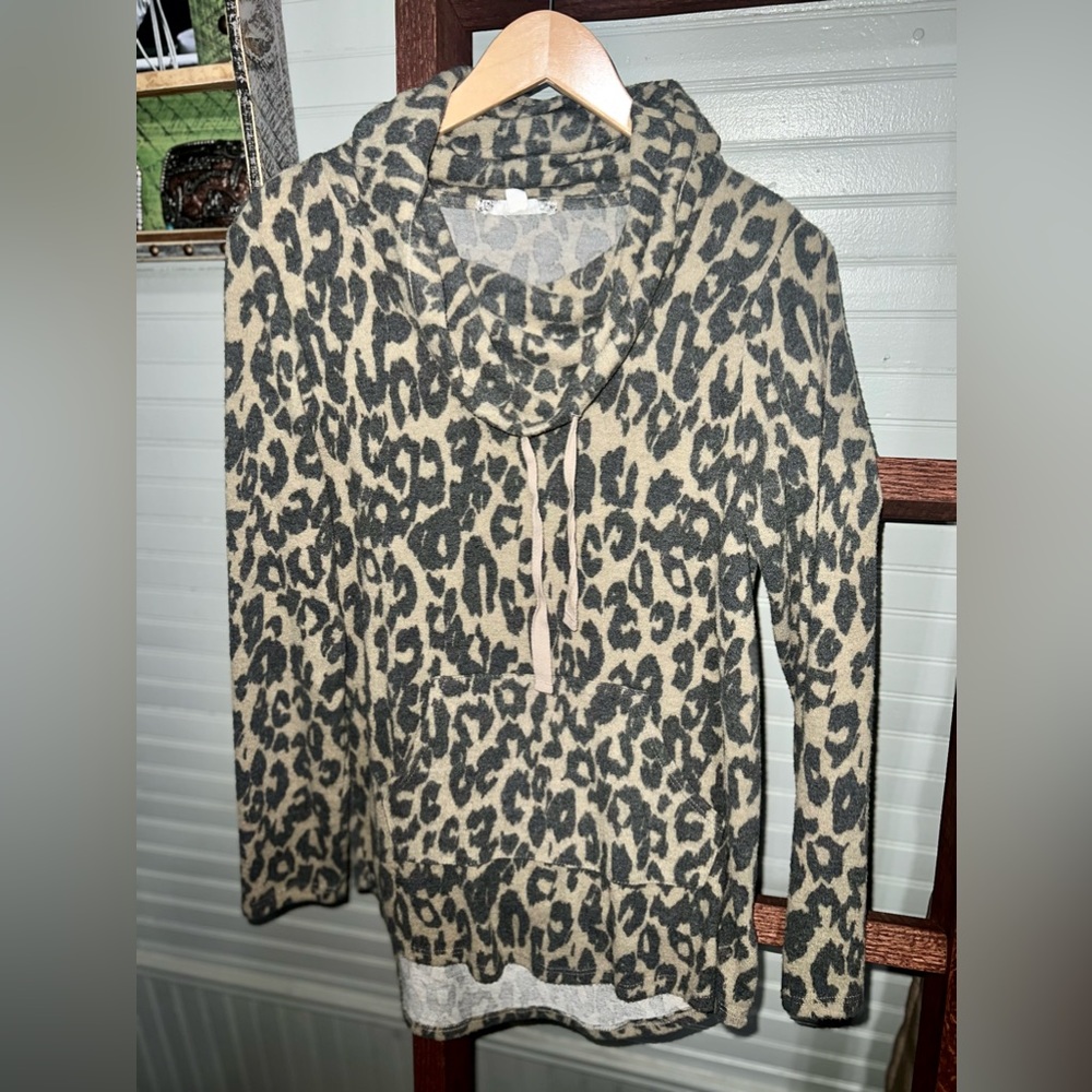 •Cheetah Print Top•